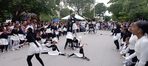 ¡ENHORABUENA PARA LAS NIÑAS DEL BATTON BALLET!