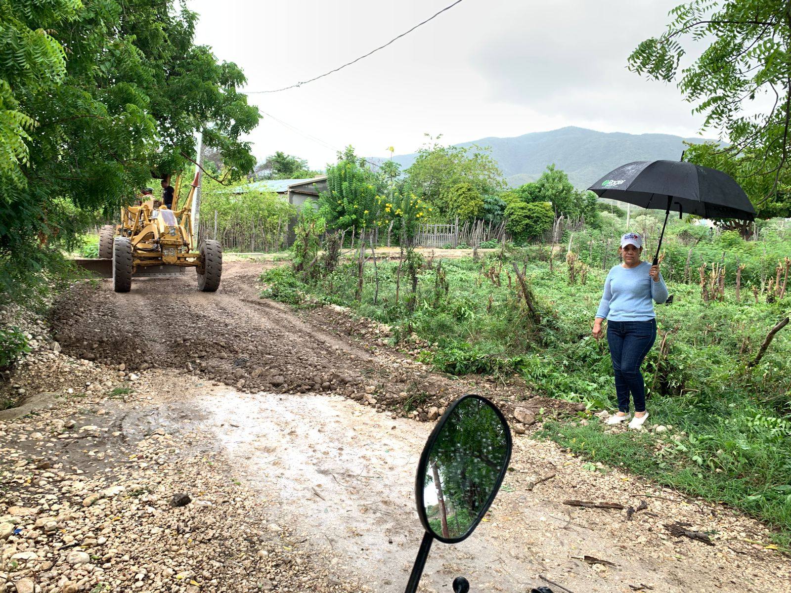 La alcaldesa Martha Cuevas, hizo un llamado a la ciudadanía a mantenerse dando seguimiento a las informaciones y recomendaciones que ofrecen los organismos de emergencia y a informar a través de los medios pertinentes de cualquier situación que requiera asistencia del organismo.