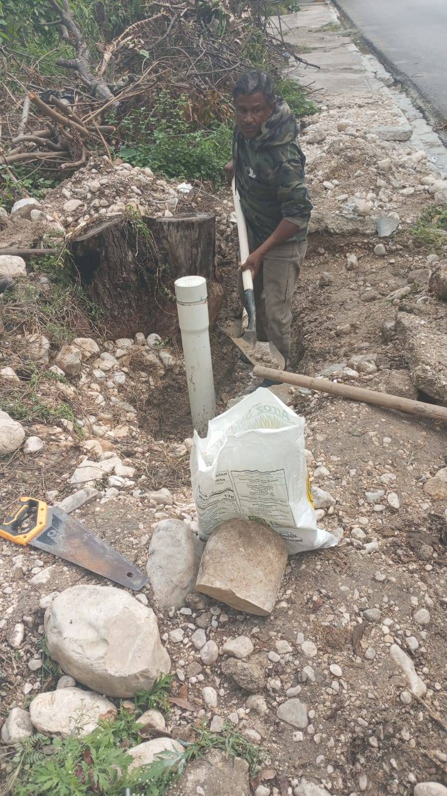 Alcaldesa de Los Ríos gestiona reparación de una tubería en mal estado en el sector Hato Nuevo para mejorar la distribución del preciado liquido