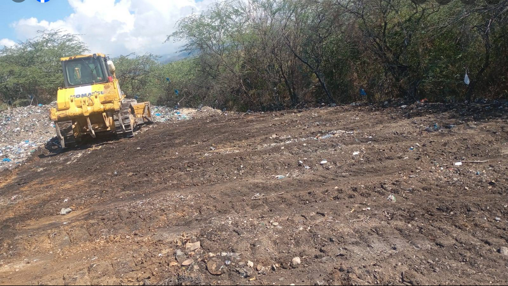 Alcaldía Municipal interviene nuevamente vertedero de Los Ríos para hacer más fácil el vertido de Desechos Sólidos, además reducir daños al Medio Ambiente